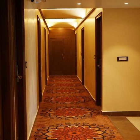 Hotel Sukh Mehal Jalandhar Exteriör bild
