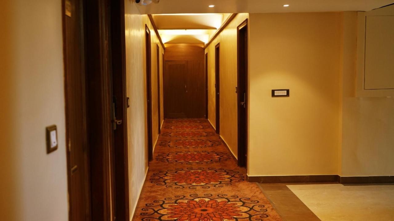Hotel Sukh Mehal Jalandhar Exteriör bild